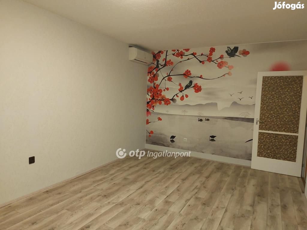 Eladó 70 nm-es lakás Pécs