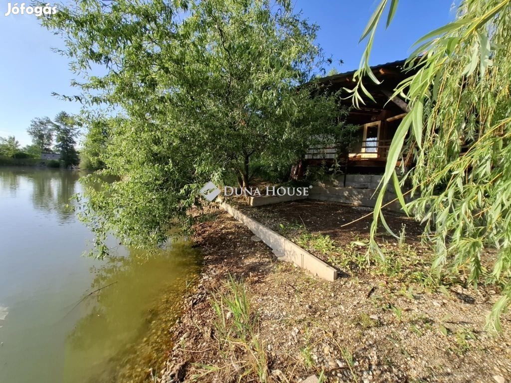 Eladó 728 nm-es telek Cirák