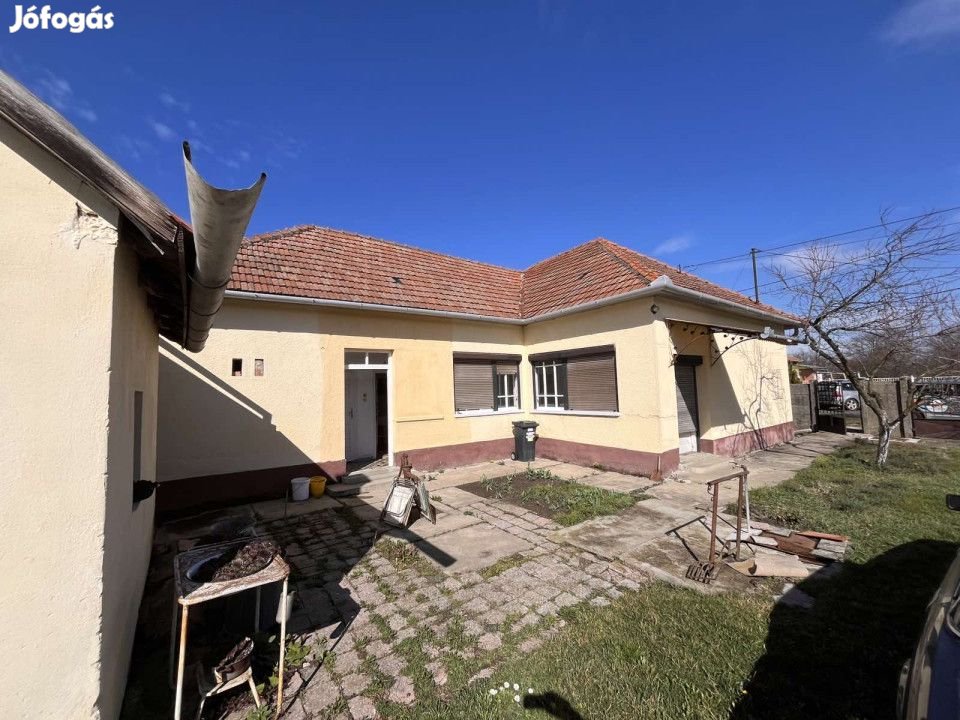Eladó 72 nm-es Felújítandó Családi ház Sarkad