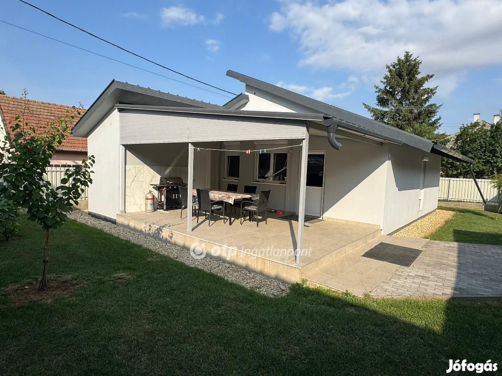 Eladó 72 nm-es ház Abádszalók