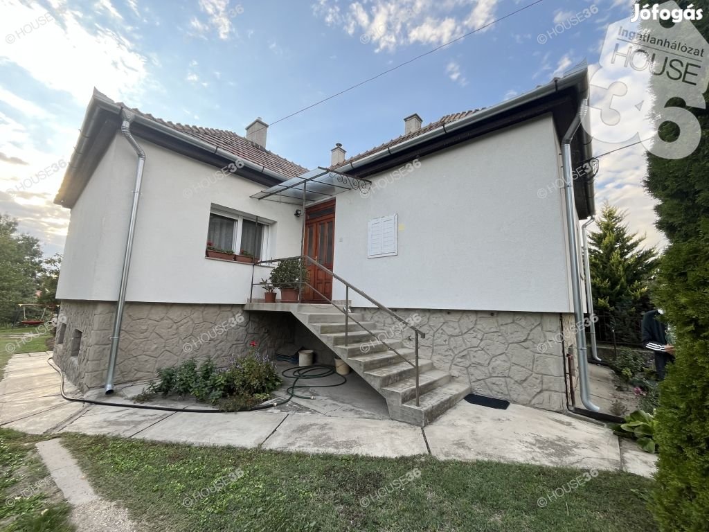 Eladó 72 nm-es ház Solt