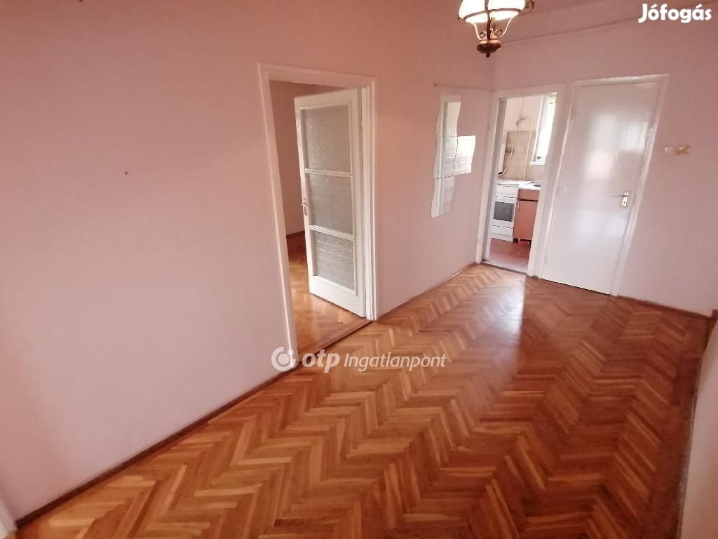 Eladó 72 nm-es lakás Debrecen