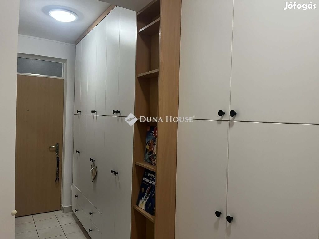 Eladó 72 nm-es lakás Kecskemét