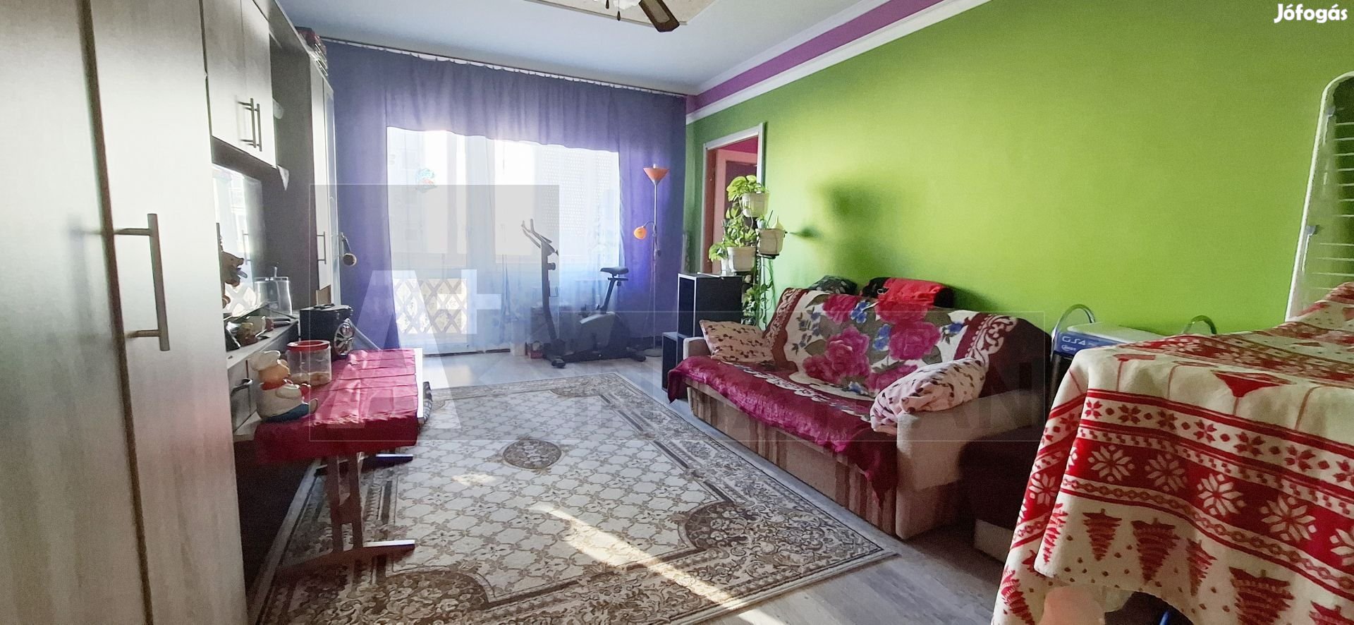 Eladó 74 m2 panel lakás, Szeged