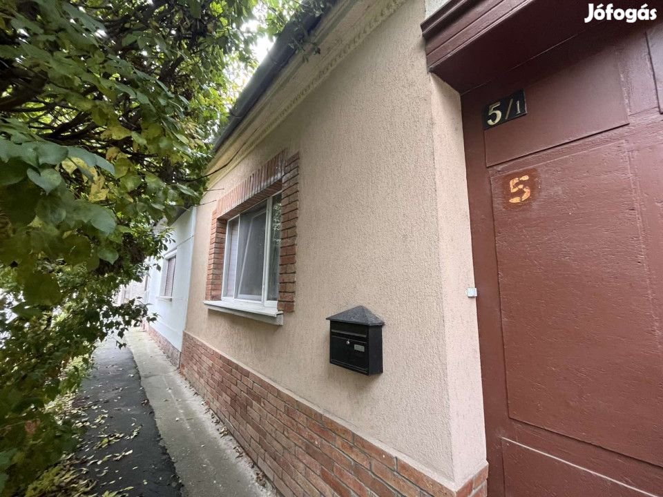 Eladó 74 nm-es Felújított Házrész Gyula