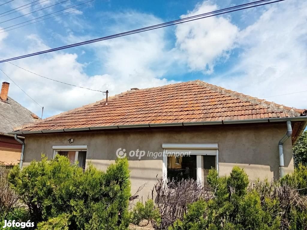 Eladó 75 nm-es ház Lőrinci