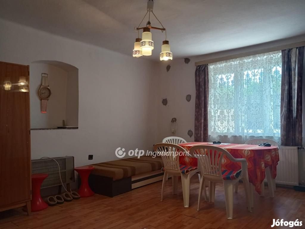 Eladó 75 nm-es ház Poroszló