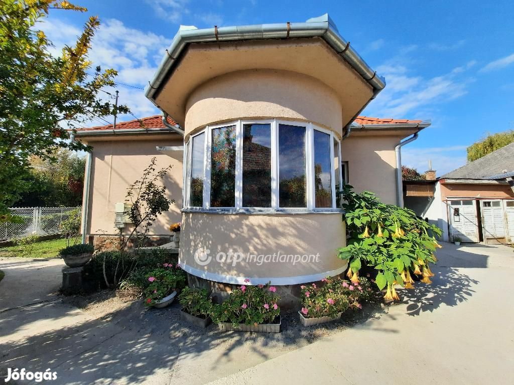 Eladó 75 nm-es ház Siófok