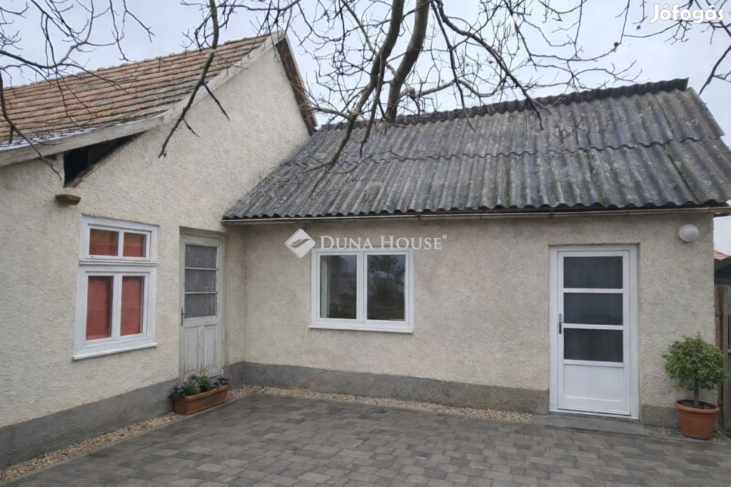 Eladó 75 nm-es ház Tápiószecső