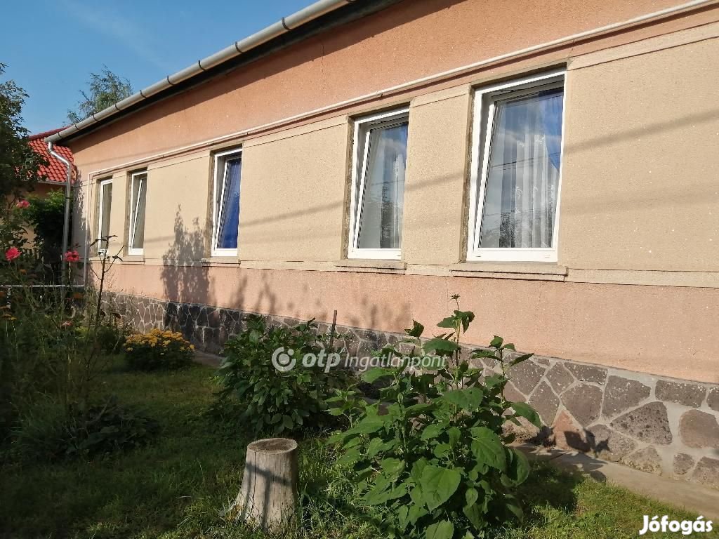 Eladó 76 nm-es ház Adács