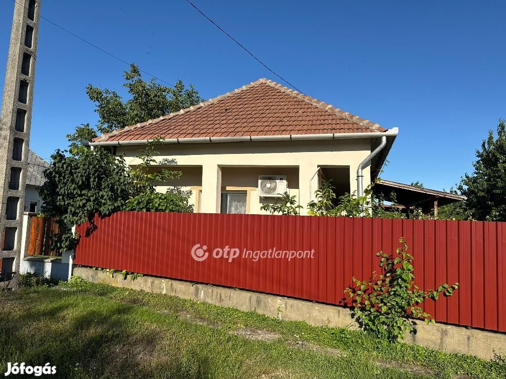 Eladó 76 nm-es ház Poroszló