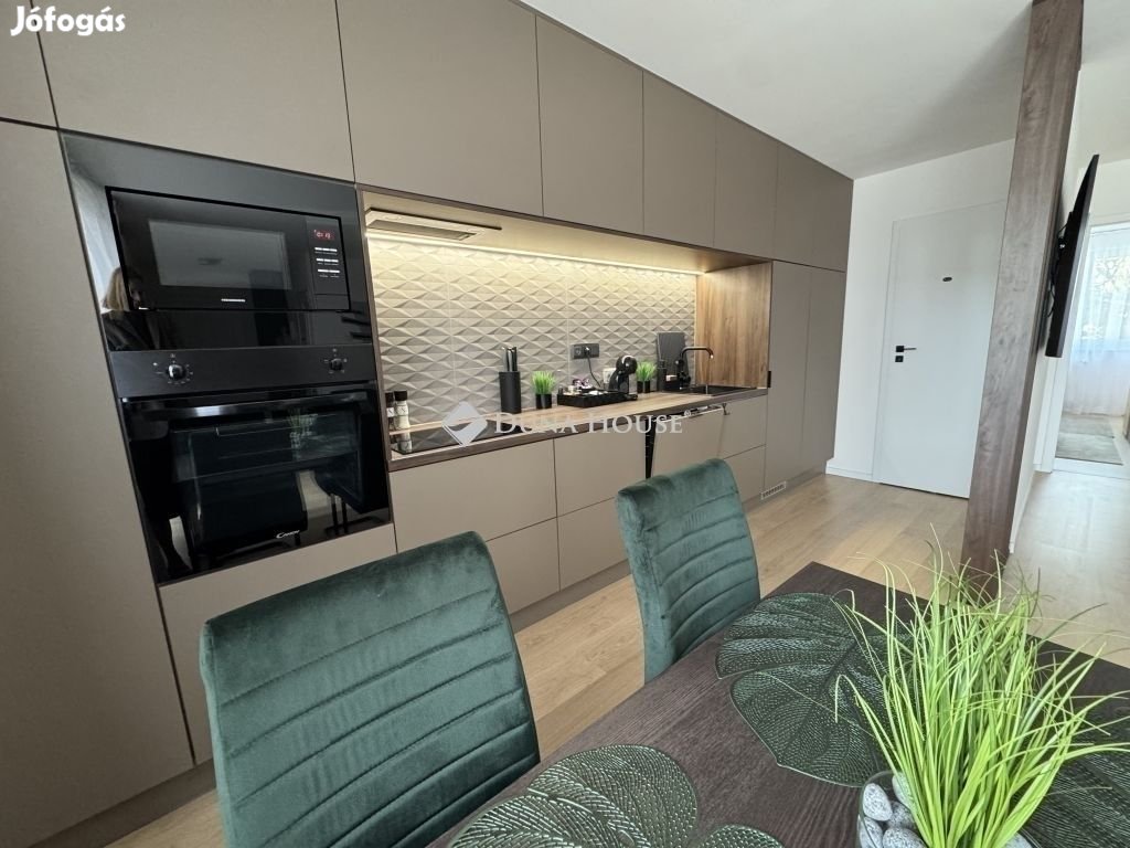 Eladó 76 nm-es lakás Debrecen