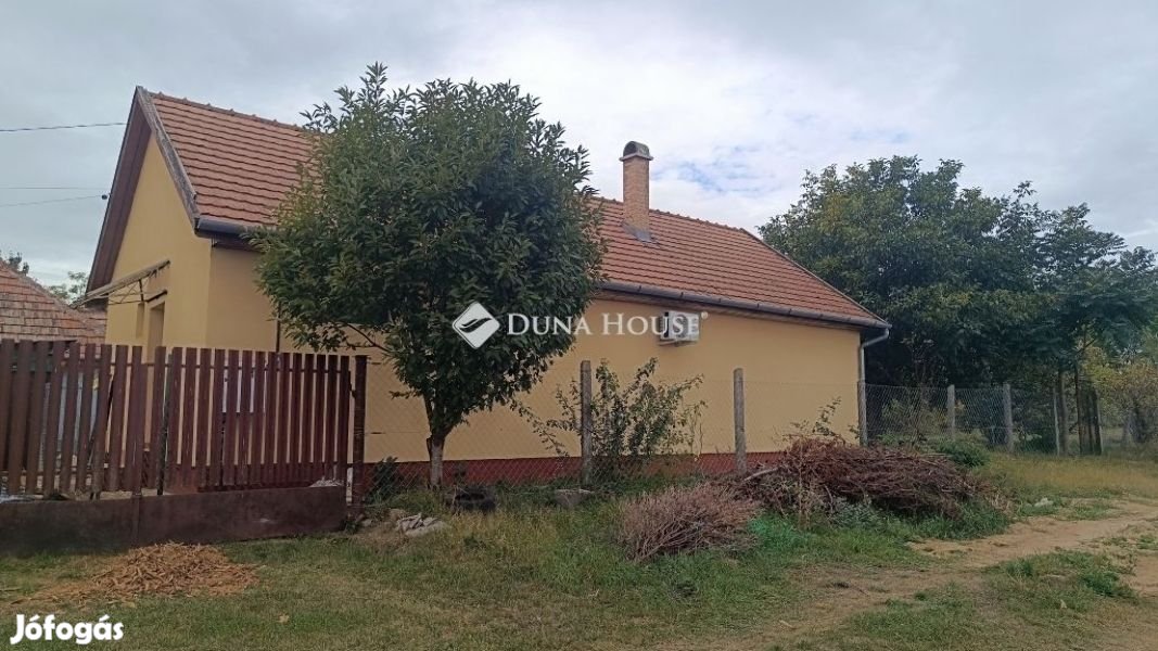 Eladó 77 nm-es ház Úri