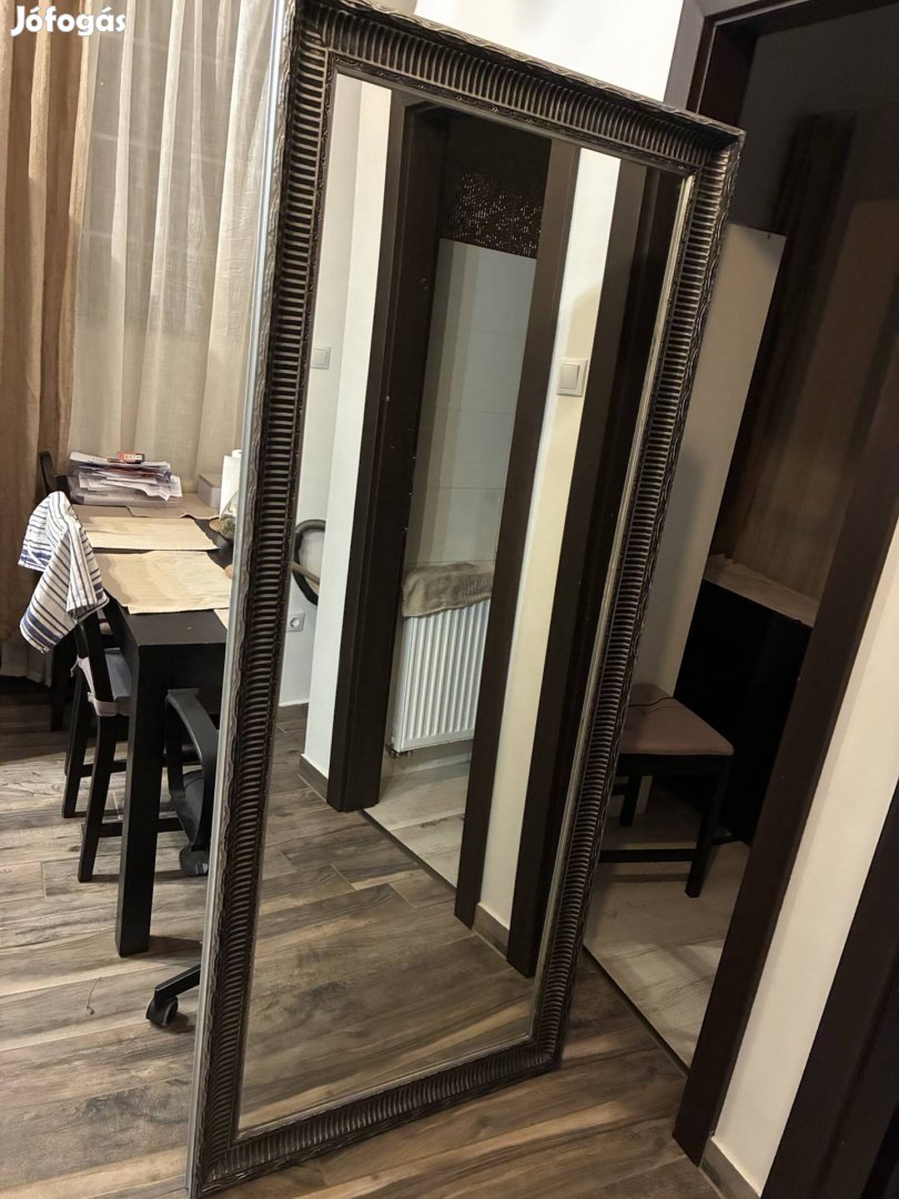 Eladó 77x180-as méretű tükör