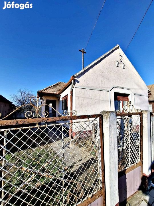 Eladó 78 nm-es Felújítandó Családi ház Csoma