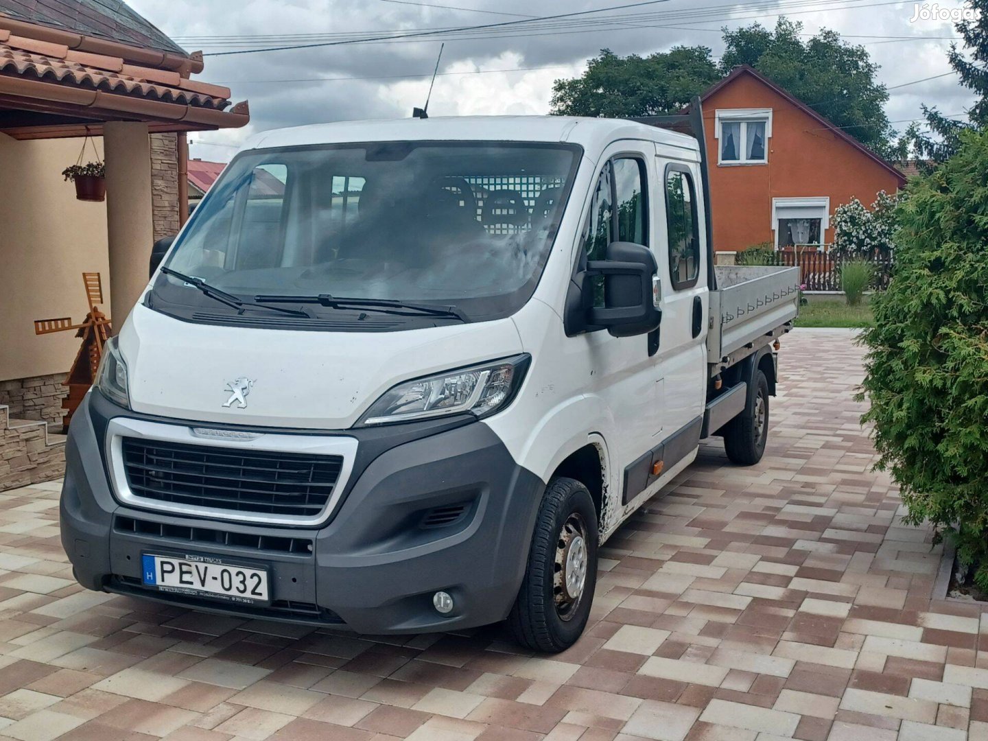 Eladó 7fős peugeot boxer