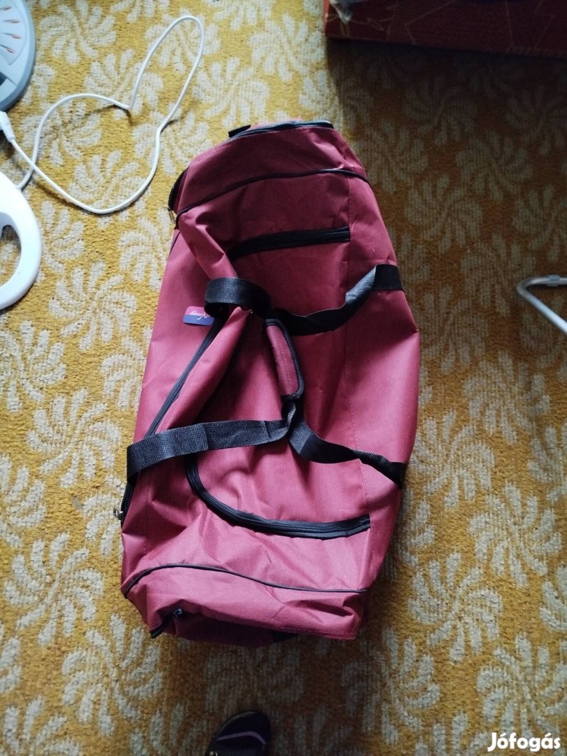 Eladó 80 cm-s utazótáska