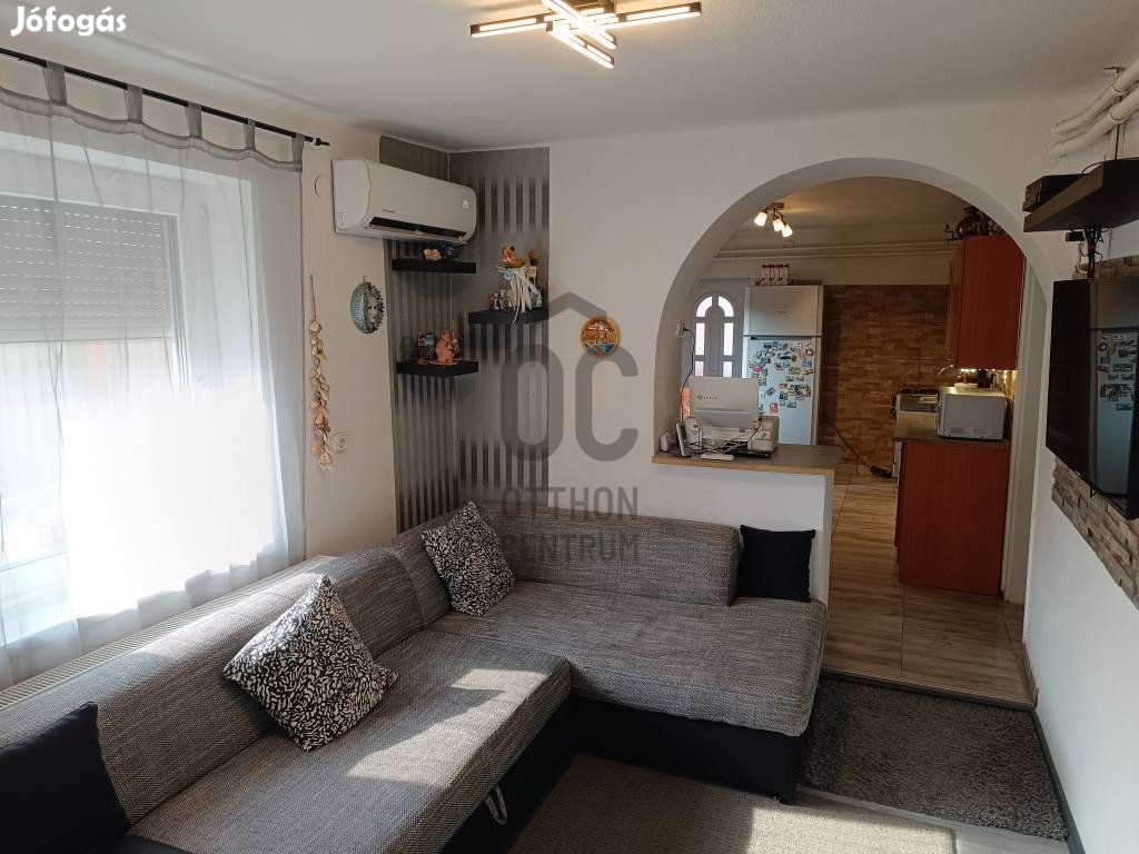 Eladó 80 nm-es ház Albertirsa