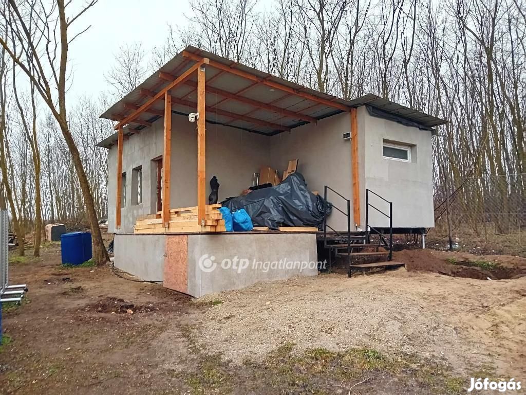 Eladó 815 nm-es telek Gödöllő