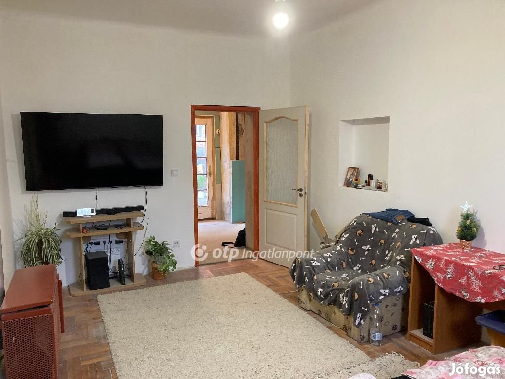 Eladó 81 nm-es lakás Csongrád