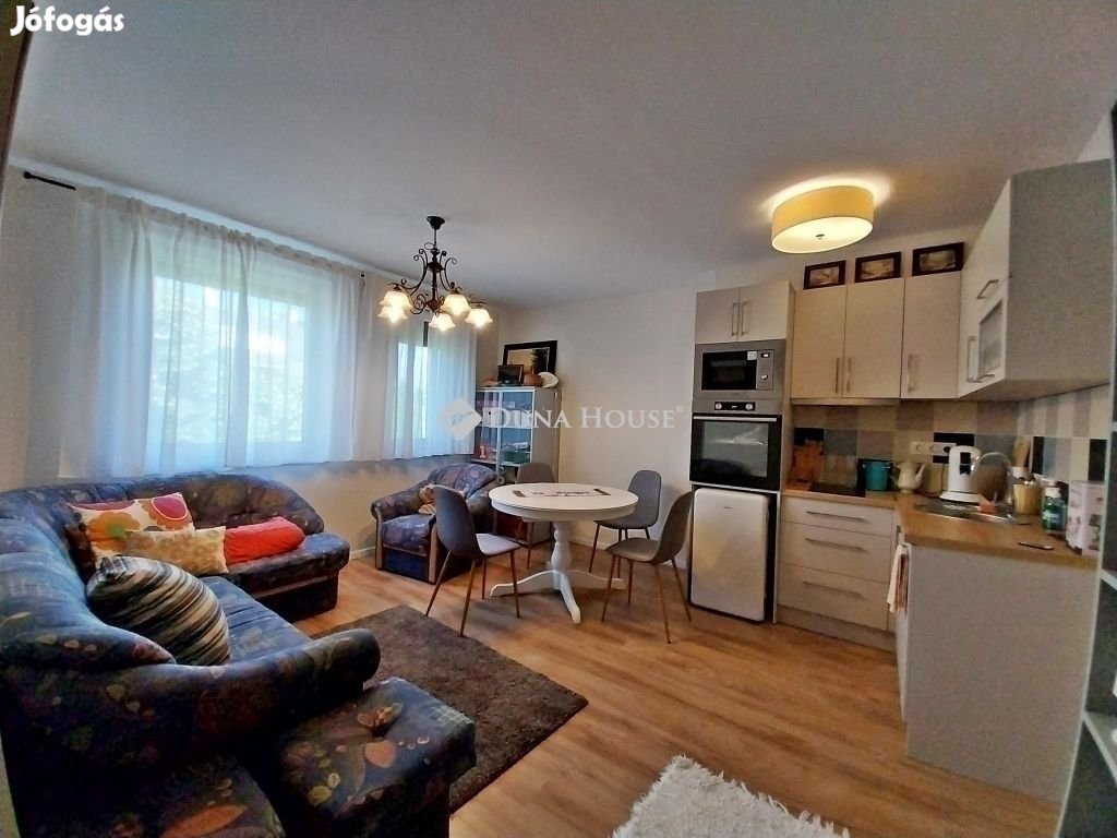 Eladó 81 nm-es lakás Szeged