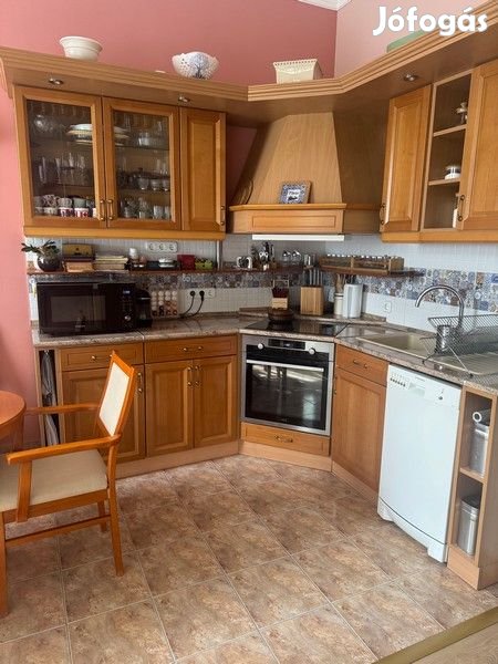 Eladó 82 nm-es Felújított tégla lakás Budapest VII. kerület