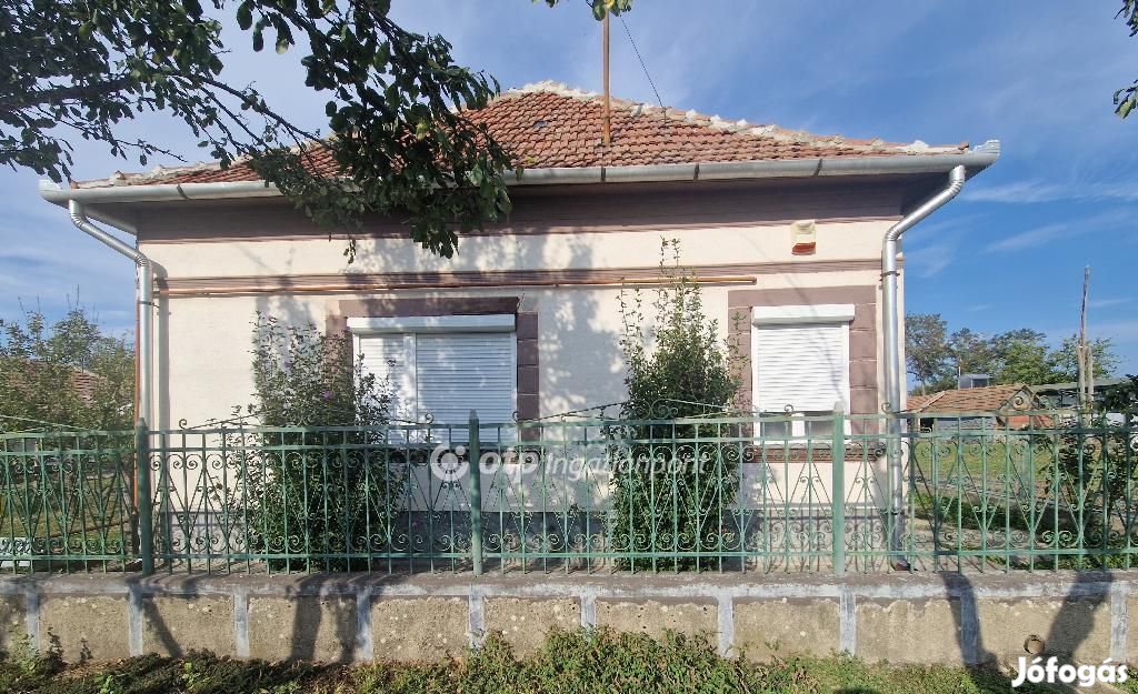 Eladó 84 nm-es ház Poroszló