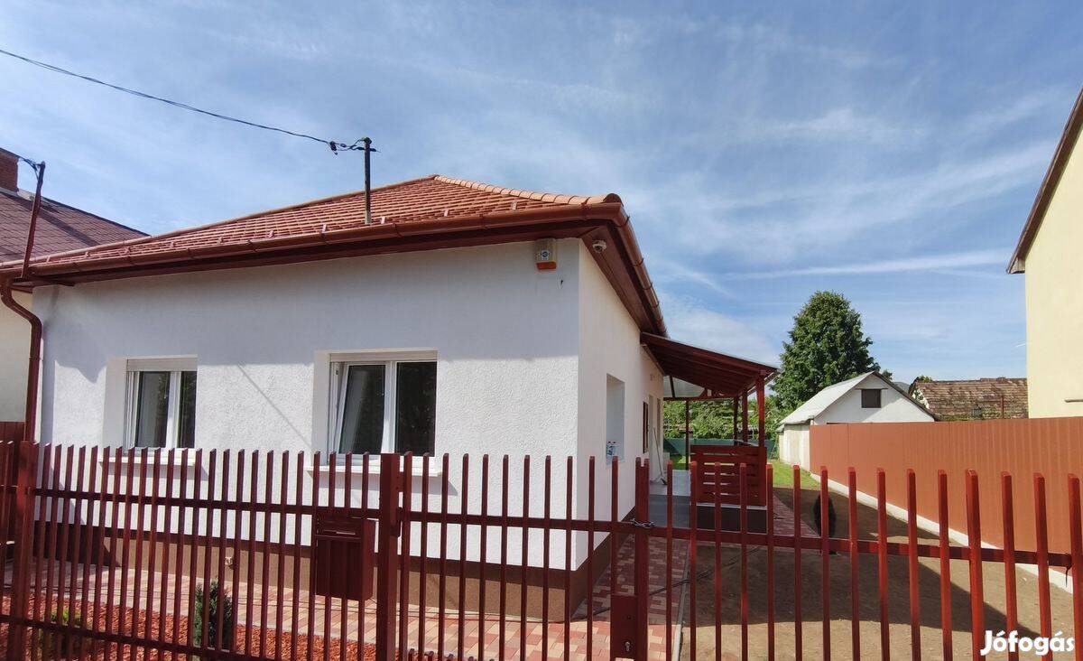 Eladó 85 nm-es családi ház a XVIII.kerületben