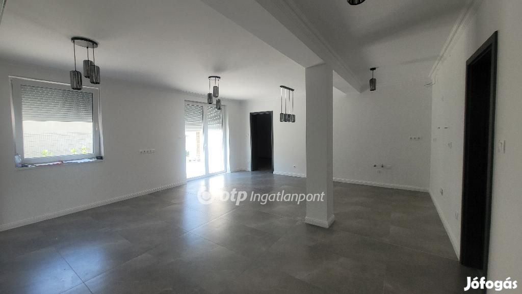 Eladó 85 nm-es lakás Jászberény
