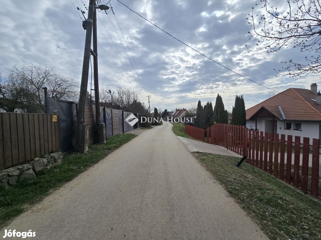 Eladó 863 nm-es telek Gyód