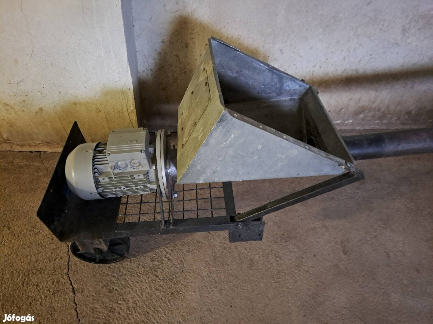 Eladó 8.5 méter hosszú takarmányszállító csiga