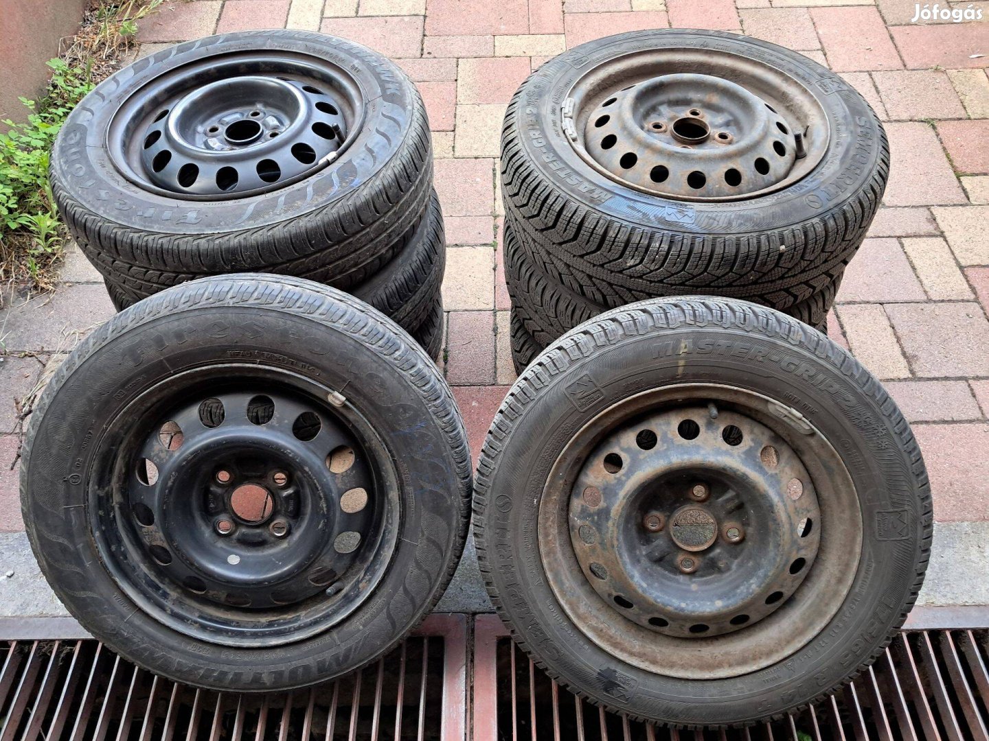 Eladó 8 db téli-nyári gumi acélfelnin (175/65R14 és 165/70R14