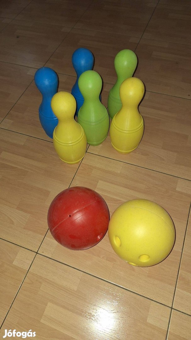 Eladó 8db-os műanyag Bowling készlet