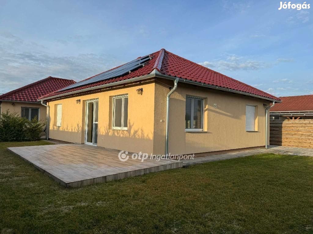 Eladó 90 nm-es ház Halásztelek