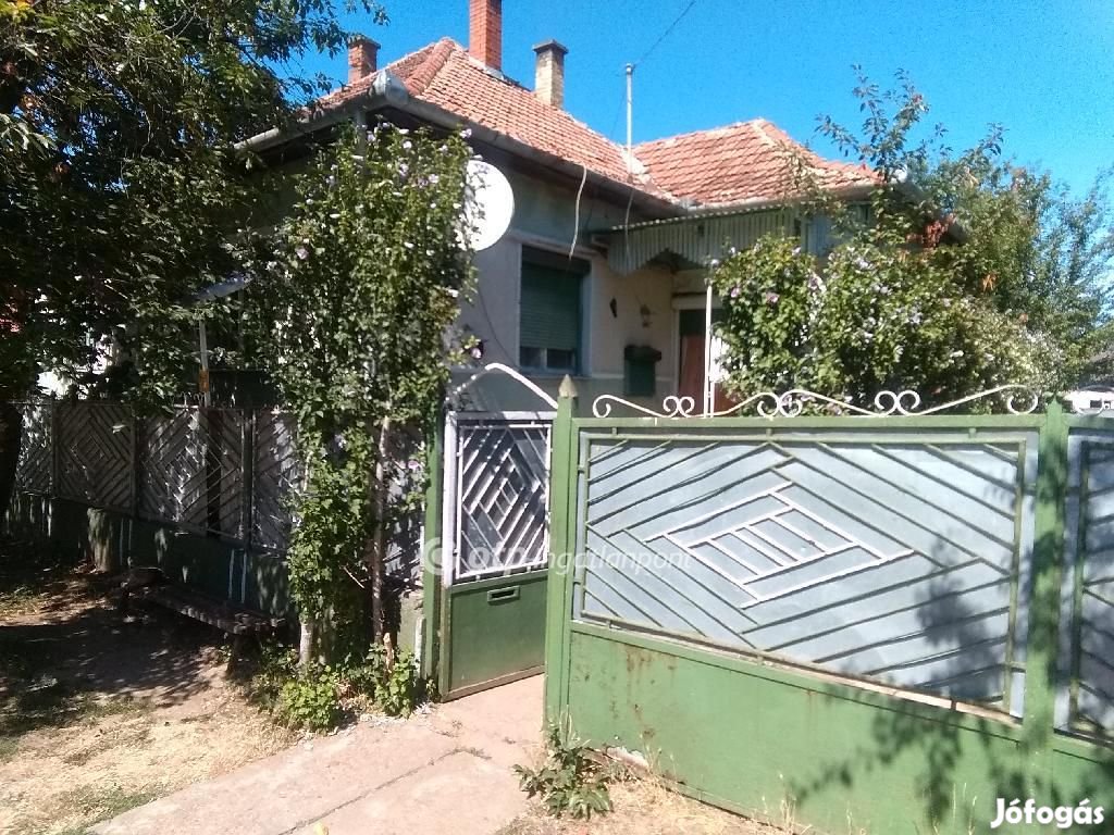 Eladó 90 nm-es ház Hencida