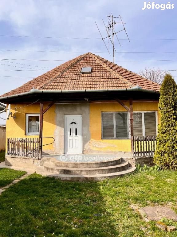 Eladó 90 nm-es ház Pécs