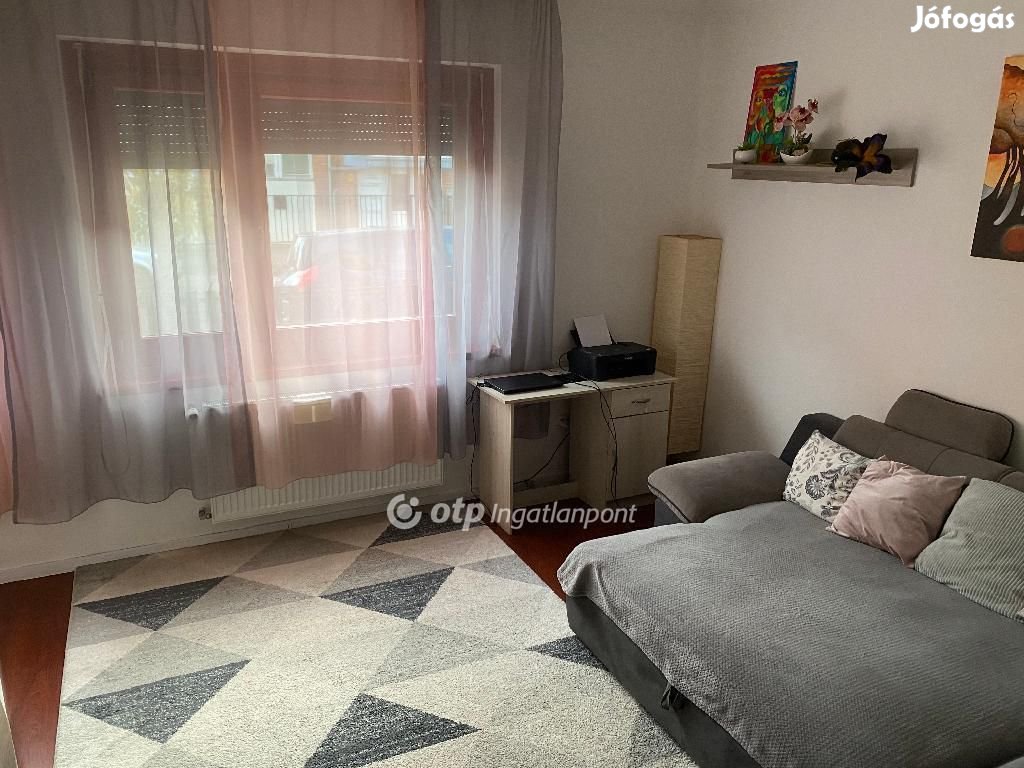 Eladó 92 nm-es lakás Kisújszállás