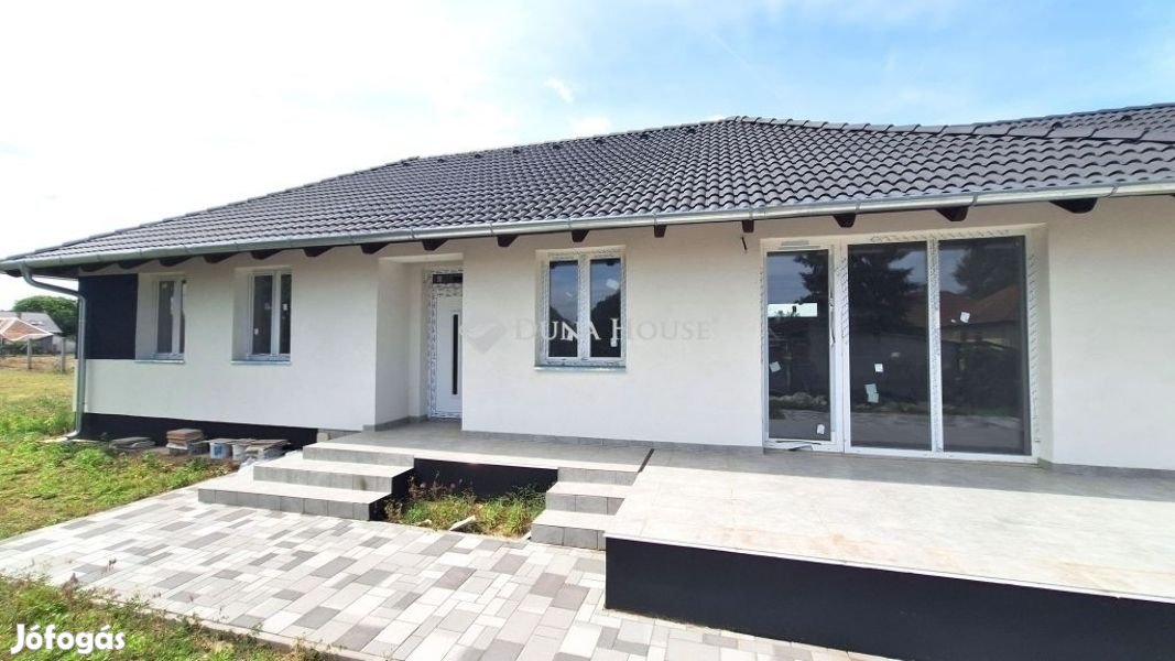 Eladó 94 nm-es ház Hernád