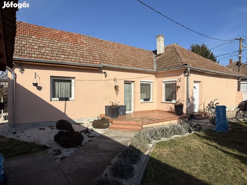 Eladó 95 nm-es Felújított Családi ház Gyula