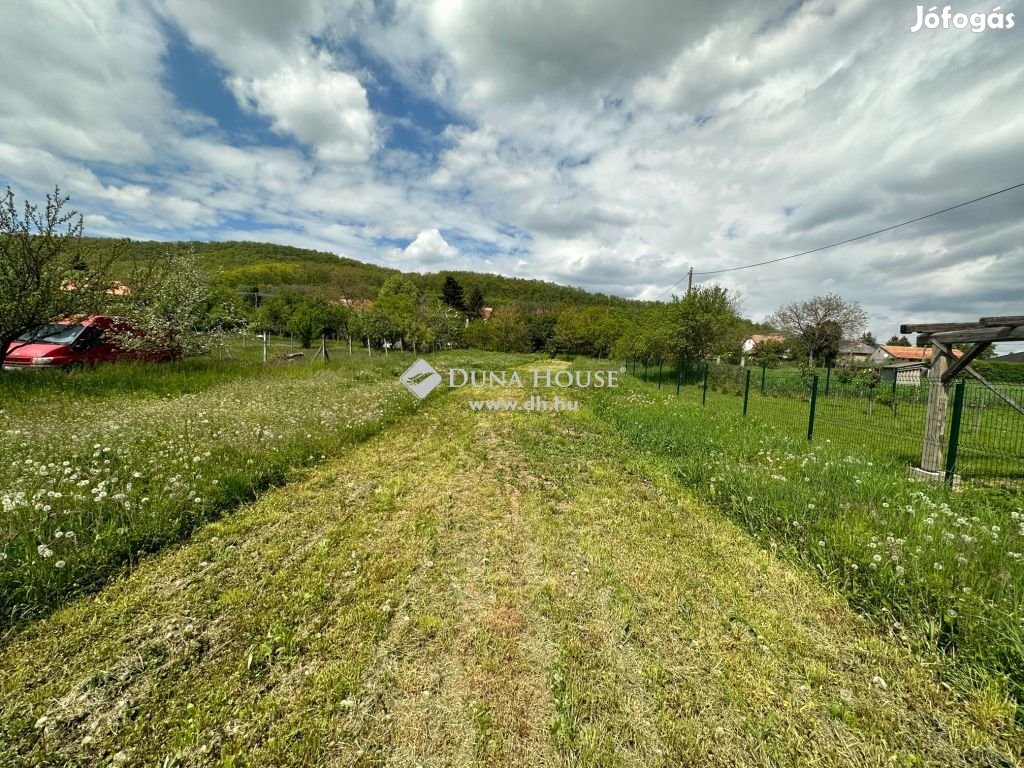 Eladó 974 nm-es telek Pécs