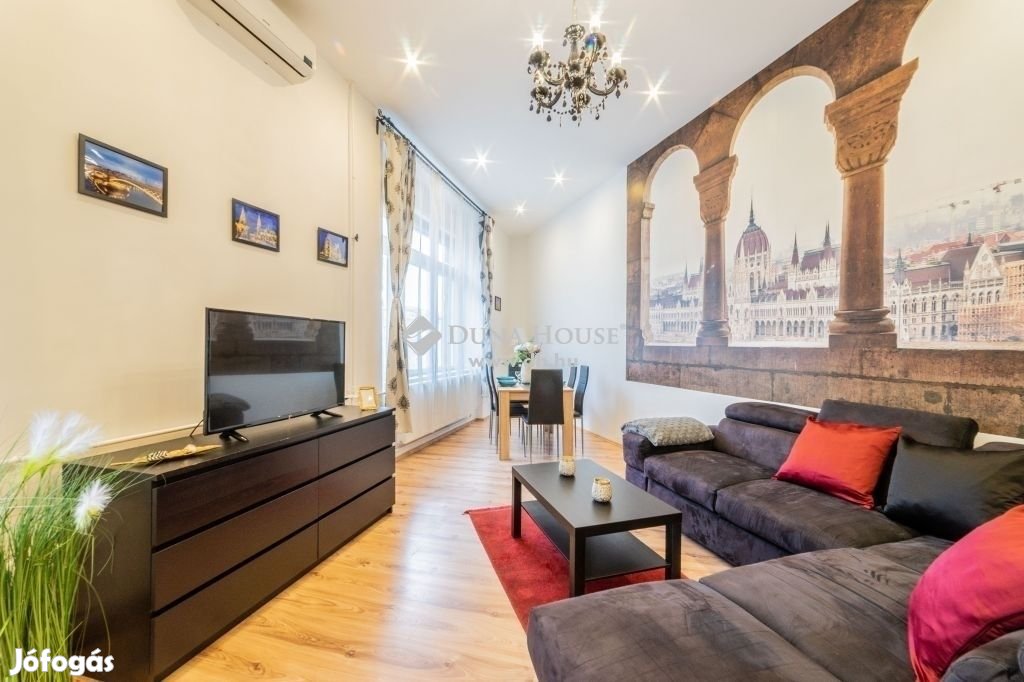Eladó 97 m2-es, felújított, berendezett lakás, Budapest 6. ker.