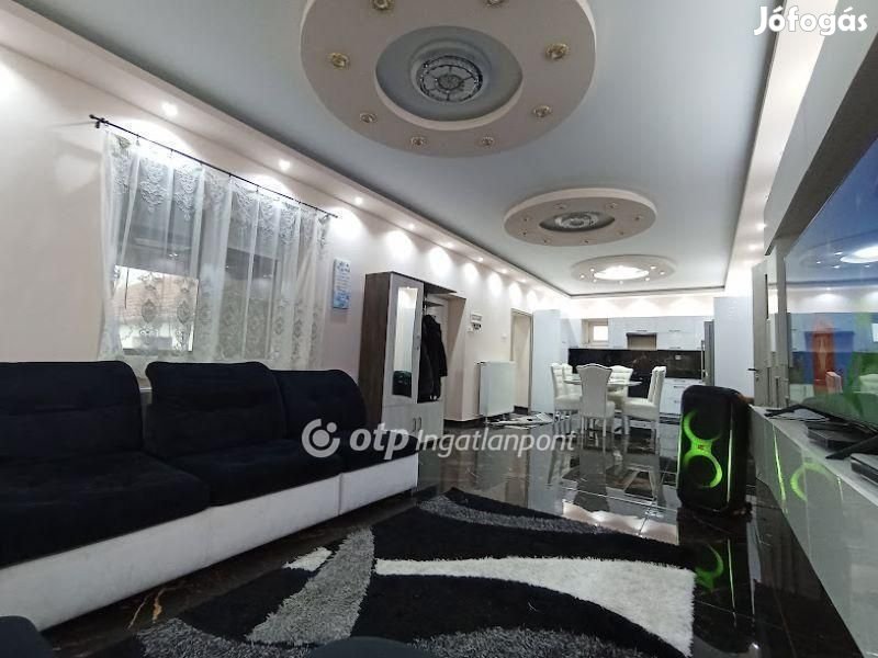 Eladó 97 nm-es ház Csány