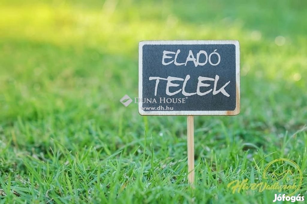 Eladó 995 nm-es telek Gyód