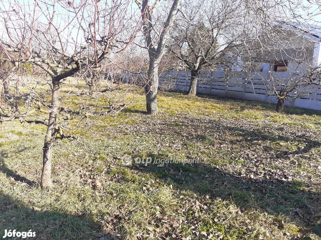 Eladó 997 nm-es telek Siófok