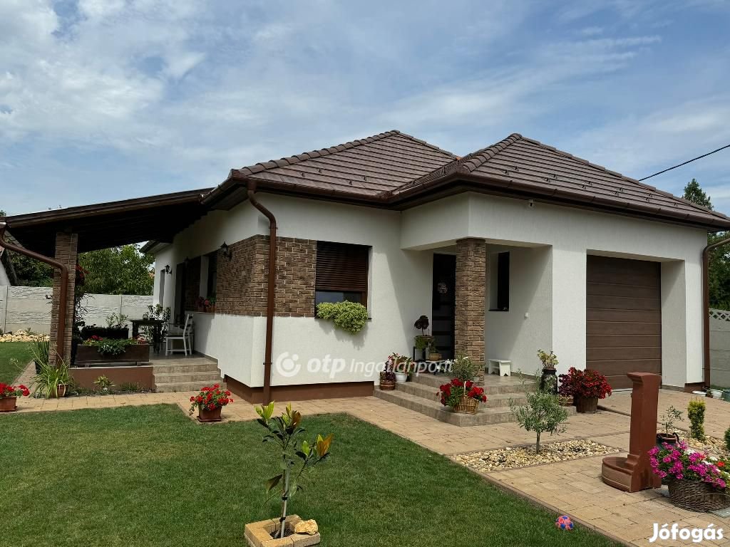 Eladó 99 nm-es ház Poroszló