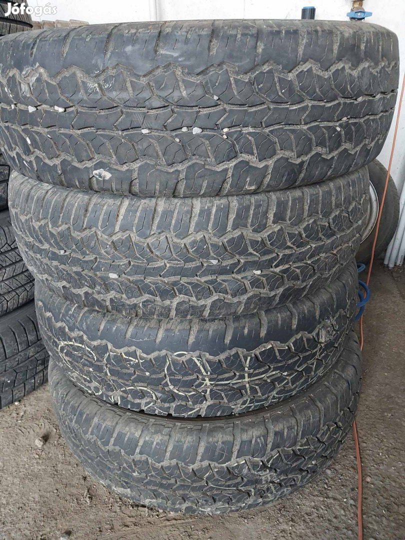 Eladó A/T gumik LT 245/75 R16 méretben