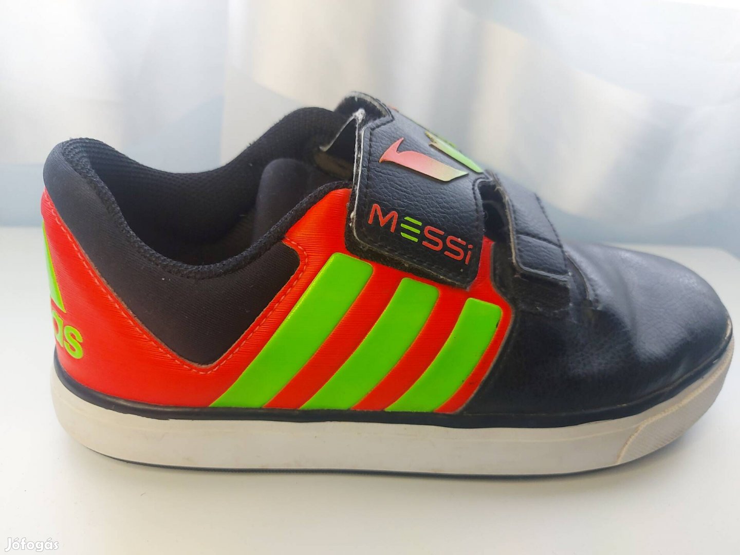 Eladó Adidas Messi cipő!38