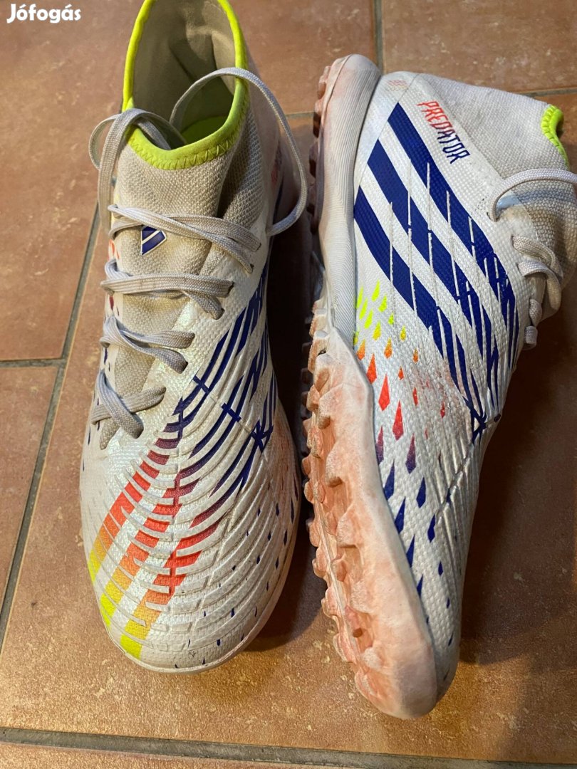 Eladó Adidas Predator műfüves focicipő 42-es