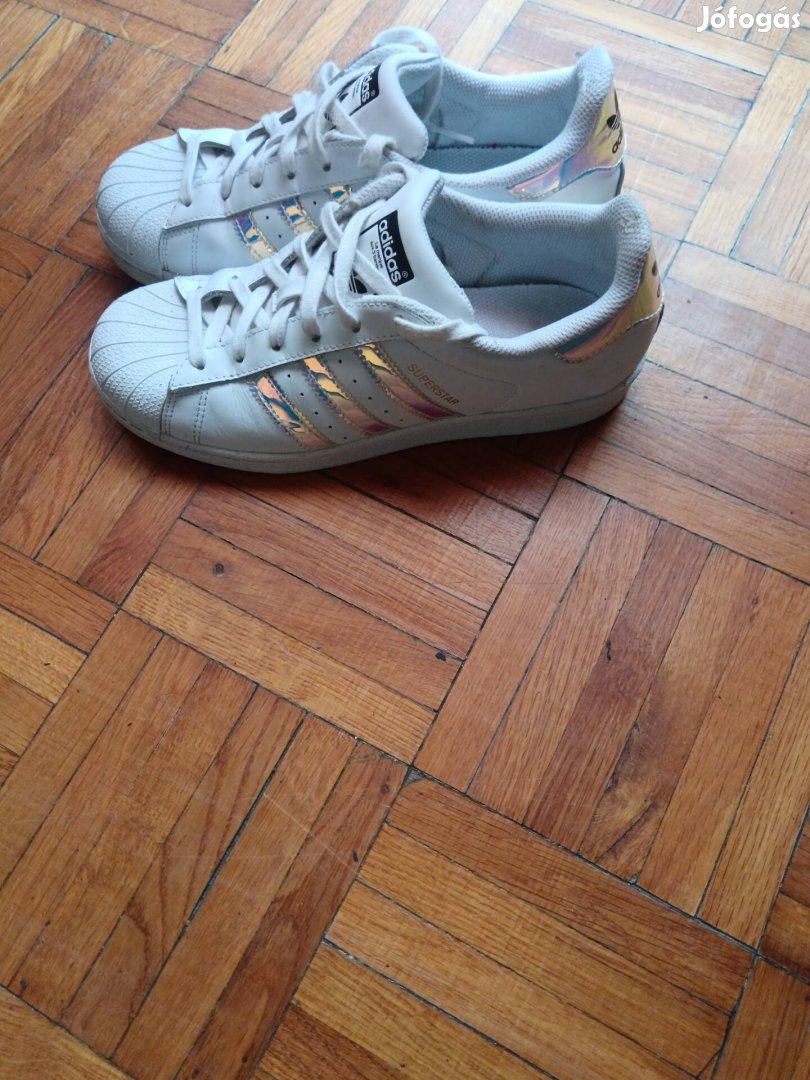 Eladó Adidas Superstar cipő 38 méretben,jó állapotú.