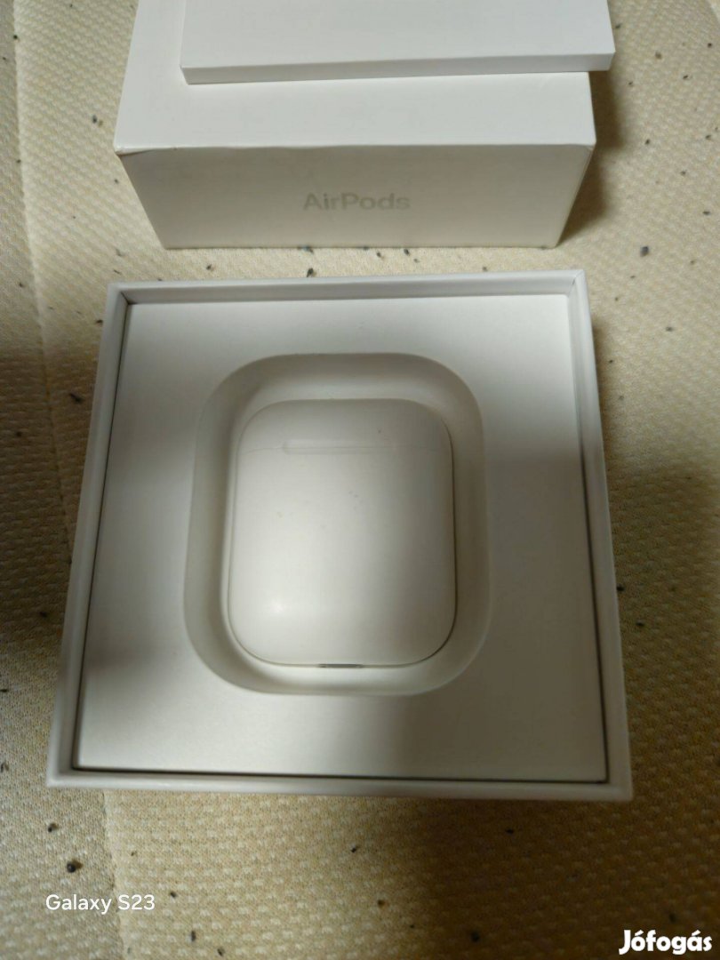 Eladó Apple Airpods 1. generáció gyári dobozzal, töltőtok hibátlan
